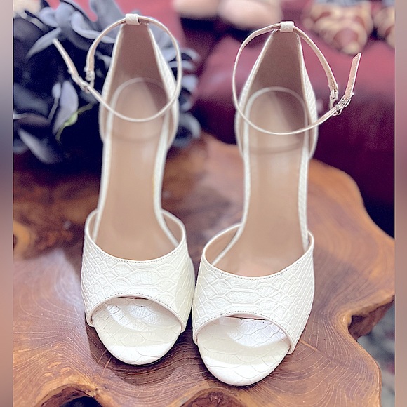 Mary-Jane style White Snakeskin Peep-Toe Stiletto Heels - Picture 15 of 16